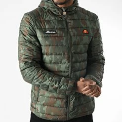 Nouveau 😍 Doudoune A Capuche Lombardy SHK01115 Vert Kaki Camouflage de Ellesse 🔔 -Ellesse Soldes ellesse 286042 SHK01115 CAMO 20210930T152709 03