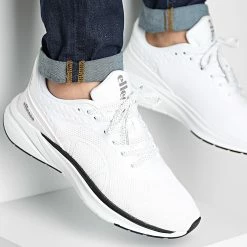 Sortie 👏 Baskets Oran Runner 897210 White Black de Ellesse ⌛
