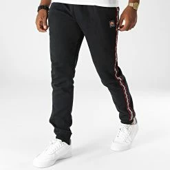 Sortie ⭐ Pantalon Jogging A Bandes Jettan Noir Réfléchissant de Ellesse 👍